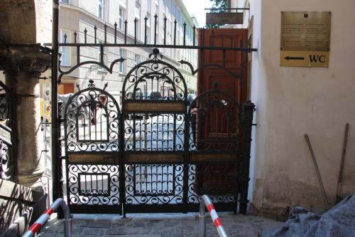 Brána na židovský hřbitov (Staré město)